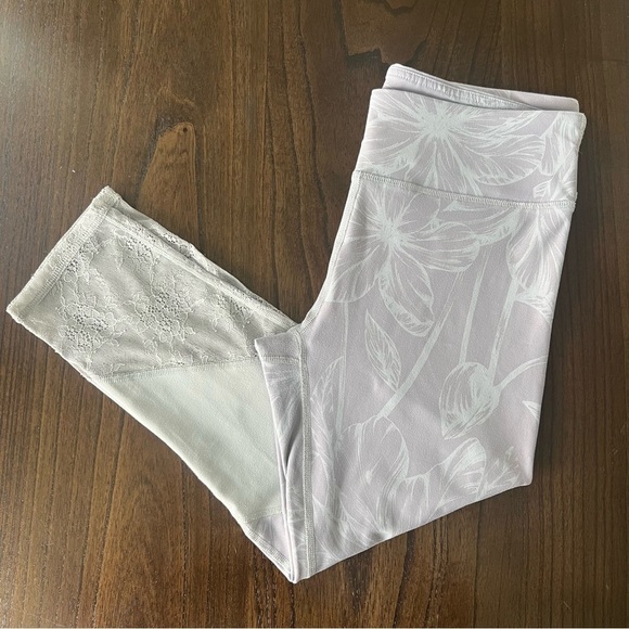 Fabletics Light Gray Leggings - Medium - Picture 14 of 14